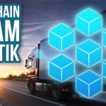 Gambar truk di jalan raya dengan ikon blockchain yang menerangi, simbol transparansi dalam logistik.