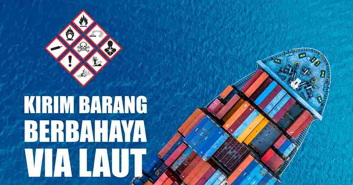 Kapal kargo beserta logo material berbahaya di sebelah kiri.