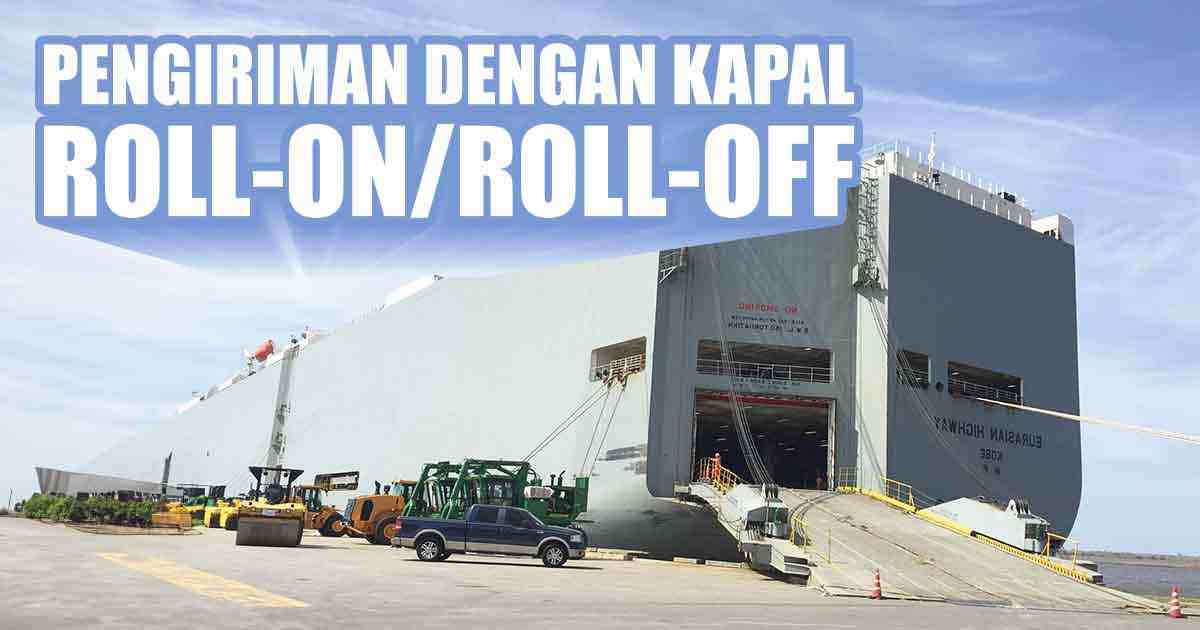 Gambaran kapal roll-on/roll-off dengan beberapa kendaraan yang masuk ke dalamnya.