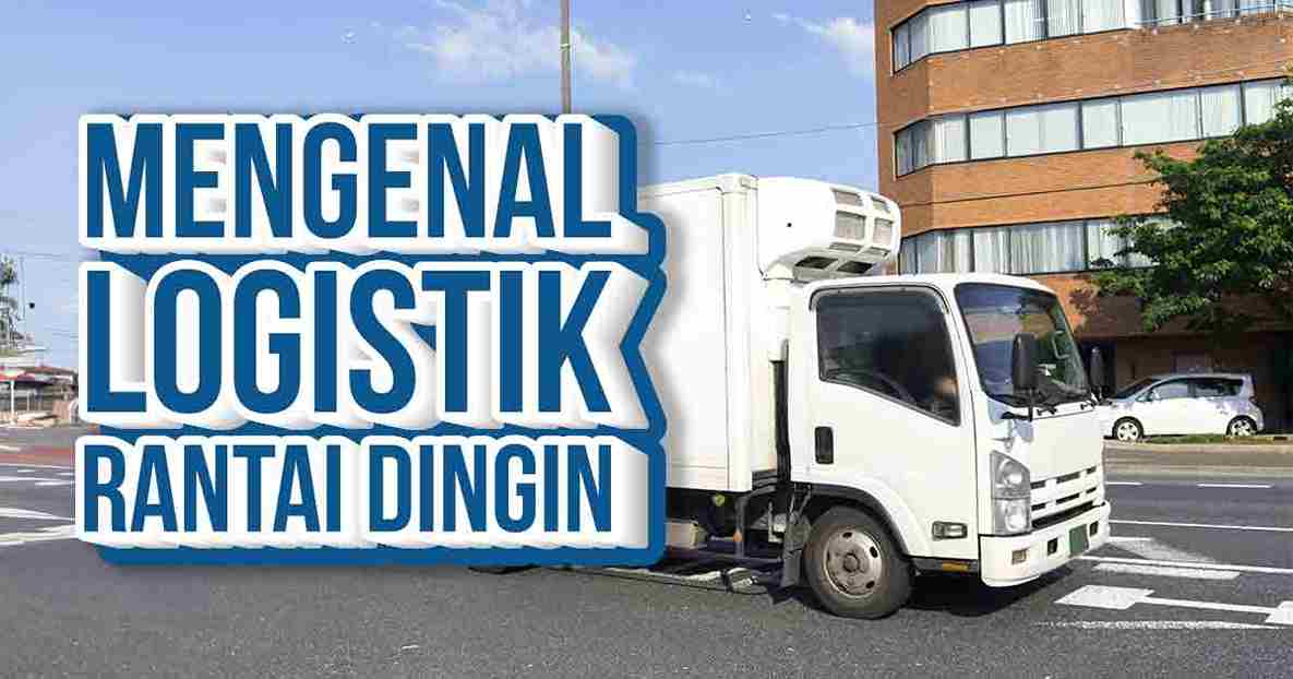 Truk pengiriman rantai dingin berwarna putih terparkir di depan gedung.