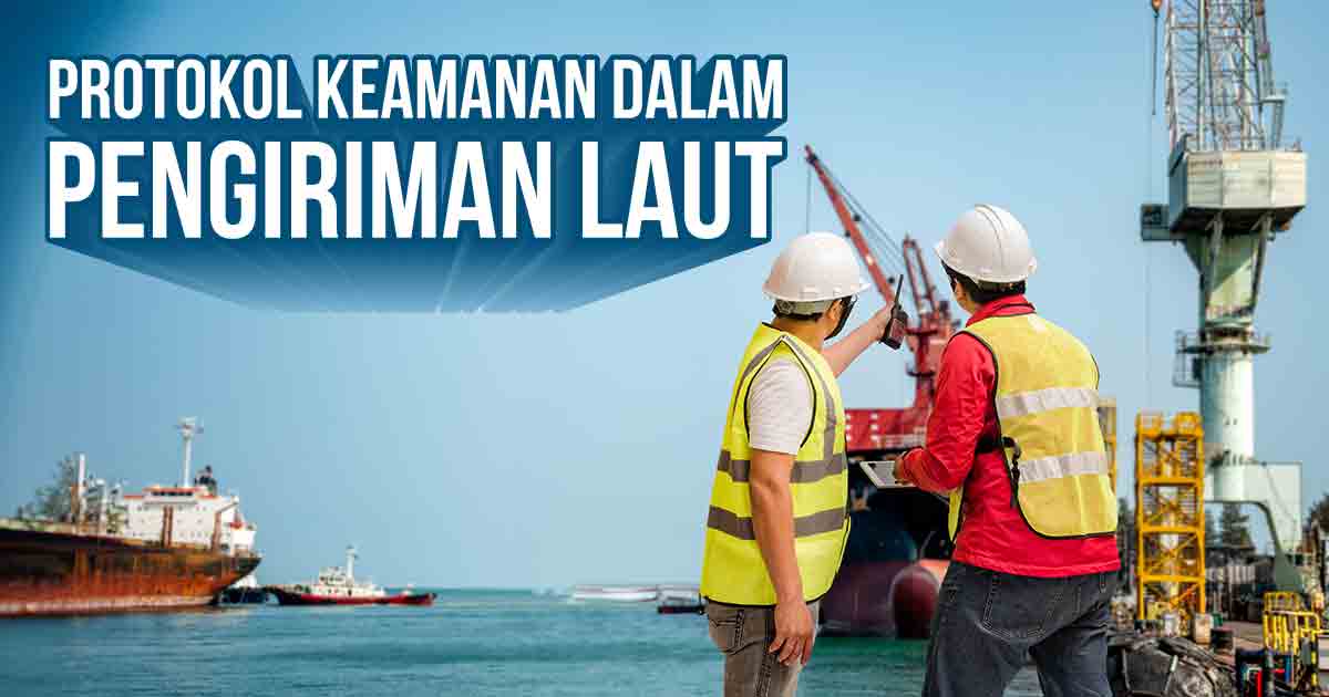 Para pekerja dermaga sedang membahas protokol pengiriman kargo laut