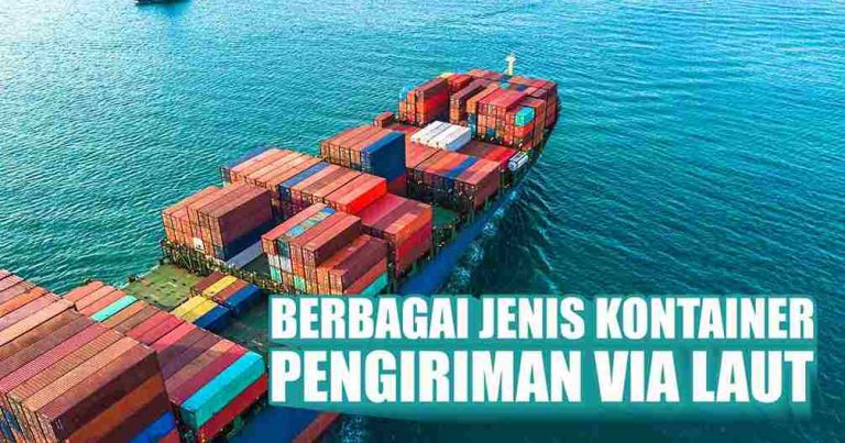 Kontainer pengiriman beragam warna mengapung di laut.