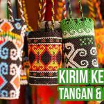 Tas dan aksesori kerajinan tangan berwarna-warni untuk dikirim sebagai souvenir