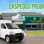 Truk Deliveree di depan Kantor Pemerintah Kota Probolinggo untuk layanan ekspedisi.