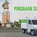 Truk Deliveree di Monumen Jayandaru Sidoarjo untuk layanan pindahan Sidoarjo.