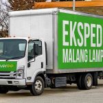 Truk ekspedisi Malang-Lampung dengan logo Deliveree."