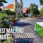 Truk Deliveree melewati Gereja Katolik Paroki Hati Kudus Yesus Kayutangan Malang