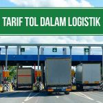 Gerbang tol dengan kendaraan pengiriman barang, bertanda tarif tol dalam logistik