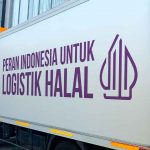 Gambar menunjukkan truk dengan tulisan "Peran Indonesia untuk Logistik Halal" di sisi badan truk, dengan logo halal.