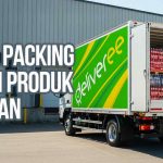 Truk logistik bermuatan berbagai minuman kemasan, yang disusun rapi di dalam truk sebagai ilustrasi “7 Cara Packing dan Kirim produk Minuman dengan Aman”