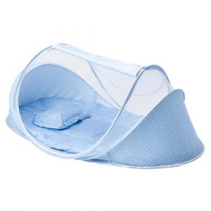 Tempat tidur newborn dengan kelambu anti serangga.