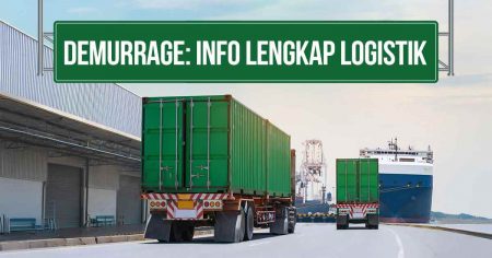 Truk kontainer hijau melaju di jalan menuju pelabuhan dengan kapal kargo di latar belakang. Terdapat papan hijau bertuliskan 'DEMURRAGE: INFO LENGKAP LOGISTIK' di atas jalan.