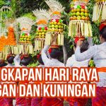 Barisan perempuan bali membawa gebogan sebagai bagian perayaan Hari Galungan dan Kuningan.