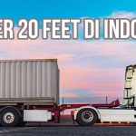 Truk trailer putih dengan kontainer 20 feet sedang terparkir di jalan, latar belakang langit senja, dengan tulisan "Trailer 20 Feet di Indonesia".
