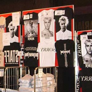 Baju dan hoodie merch penyanyi Justin Bieber