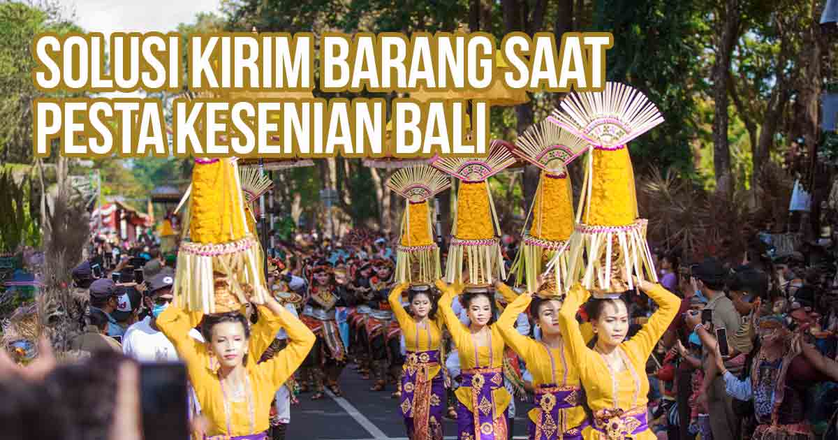 Parade wanita Bali membawa gebogan dalam pembukaan Pesta Kesenian Bali sebagai ilustrasi “Solusi Kirim Barang Saat Pesta Kesenian Bali”