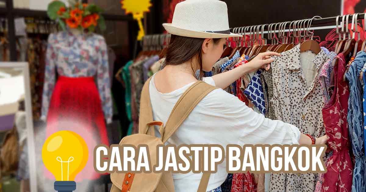 Seorang jastipers wanita sedang memilih baju di pasar atau toko fashion Bangkok untuk layanan jastip.