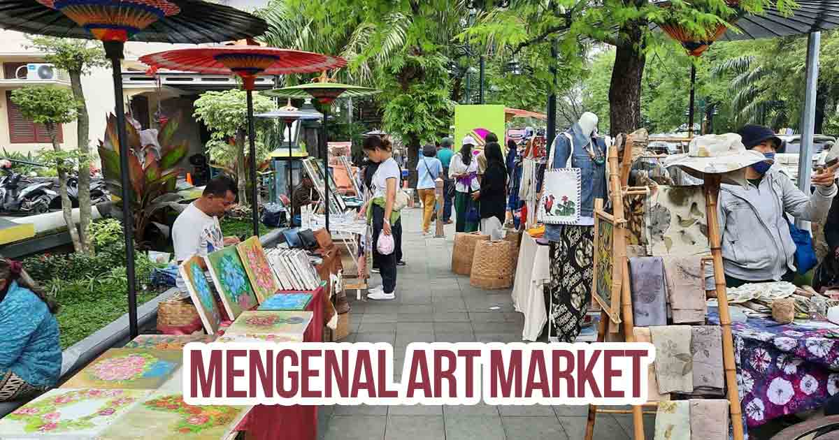 Suasana art market di ruang terbuka dengan stan penjual karya seni dan pengunjung yang berkeliling.