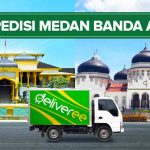 Kolase ekspedisi Medan ke Banda Aceh menampilkan Istana Maimun di Medan dan Masjid Raya Baiturrahman di Banda Aceh sebagai ilustrasi “Ekspedisi Medan ke Banda Aceh Termurah dan Terpercaya”