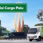 Tugu Sambulu Gana Palu dengan truk Deliveree di sisi kanan jalan.
