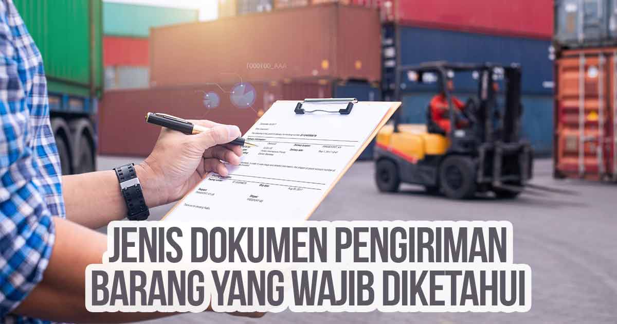 Seseorang sedang memeriksa dokumen pengiriman barang dengan latar kontainer sebagai ilustrasi “10 Jenis Dokumen Pengiriman Barang yang Wajib Diketahui”