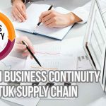 Diagram siklus business continuity dan tim yang menganalisis data di laptop dan dokumen sebagai ilustrasi “Panduan Business Continuity Plan untuk Supply Chain”