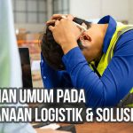 Petugas logistik tampak frustrasi di area gudang sebagai ilustrasi “10 Kesalahan Umum pada Perencanaan Logistik & Solusinya”