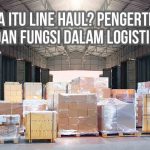 Gudang logistik dengan truk Deliveree dan palet berisi barang siap dikirim untuk distribusi skala besar sebagai ilustrasi ‘Apa Itu Line Haul? Pengertian dan Fungsi Dalam Logistik’